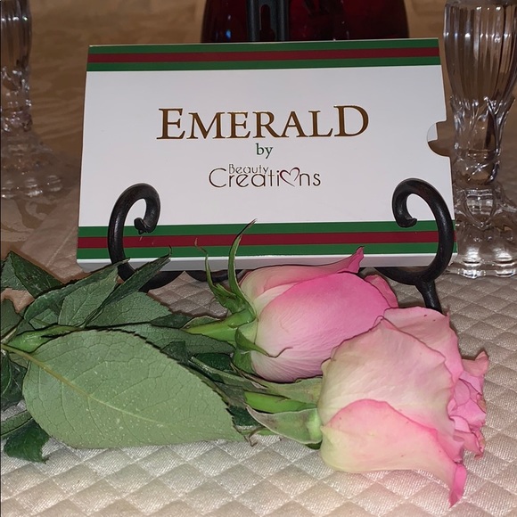 EMERALD eyeshadow by Beauty Creations - Picture 2 of 3